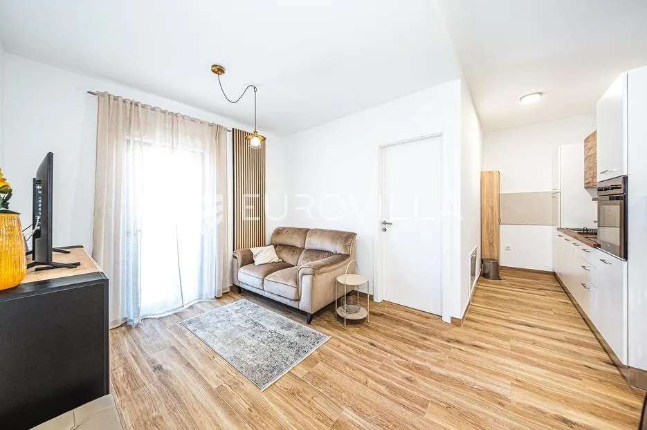 zagreb, trokut, odličan dvosoban stan 40 m² parking - slika 4