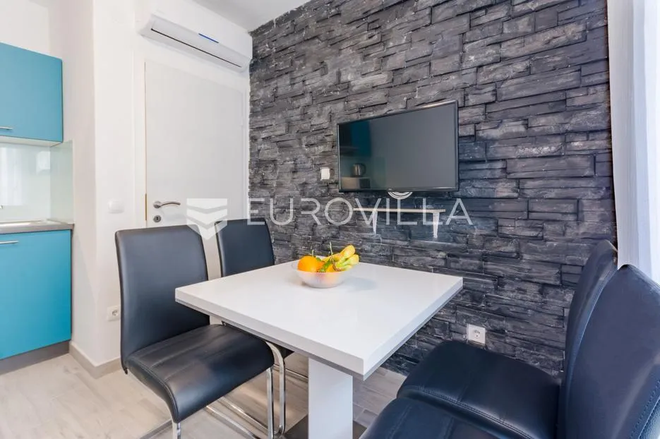 brač, milna, prekrasna kuća, 5 metara od mora - slika 5