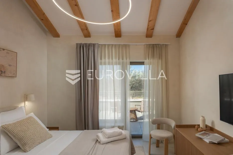 istra, labin, vrhunska moderna villa a, grijani bazen 48 m², 2710 m² uređene okućnice - slika 29
