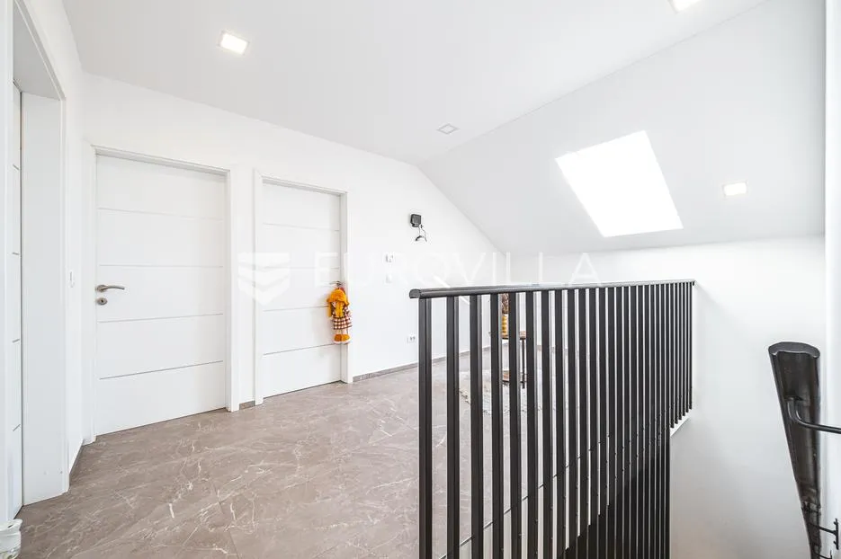 zagreb, podsused, predivna moderna kuća 278 m2 - slika 11