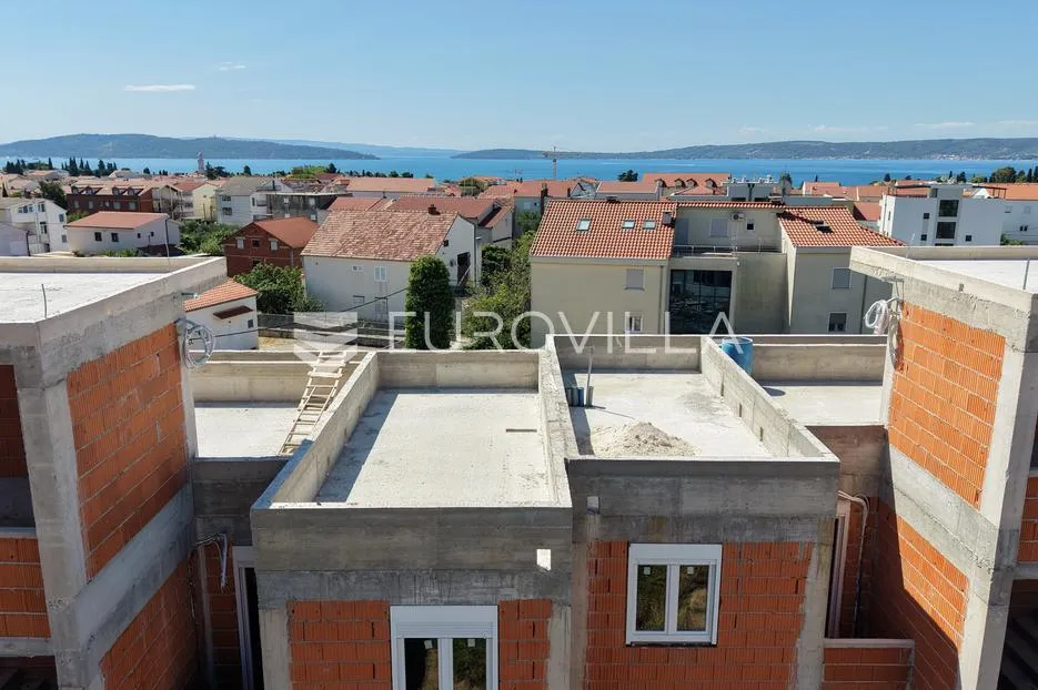 kaštel lukšić, trosoban penthouse s krovnom terasom i dva parkirna mjesta - slika 10