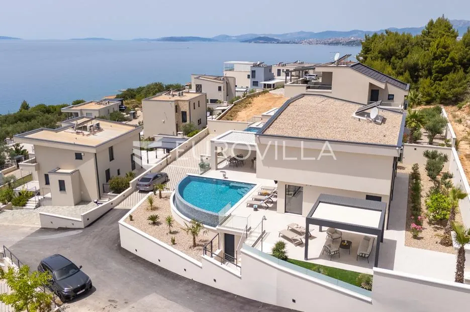 split, podstrana, luksuzna vila s garažom, bazenom i panoramskim pogledom na more - slika 27