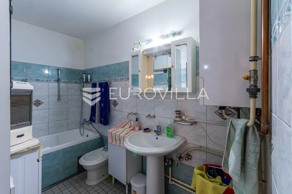 varaždin, banfica, trosoban stan površine 74 m² - slika 10