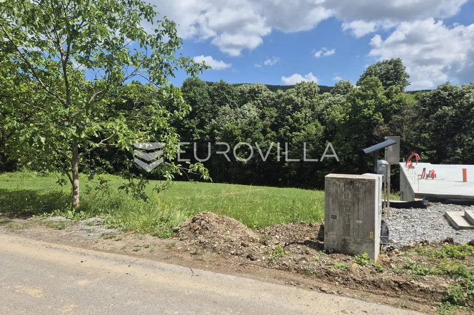 velika, atraktivno građevinsko zemljište 637 m² u vikend naselju - slika 2