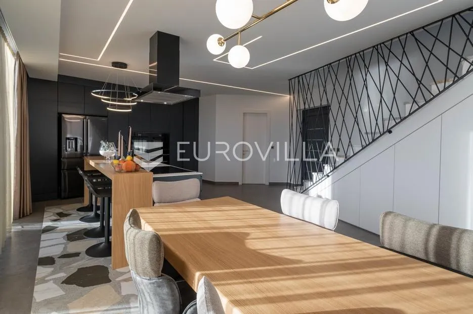 opatija, prekrasan penthause 228 m² s besprijekornim pogledom - slika 10