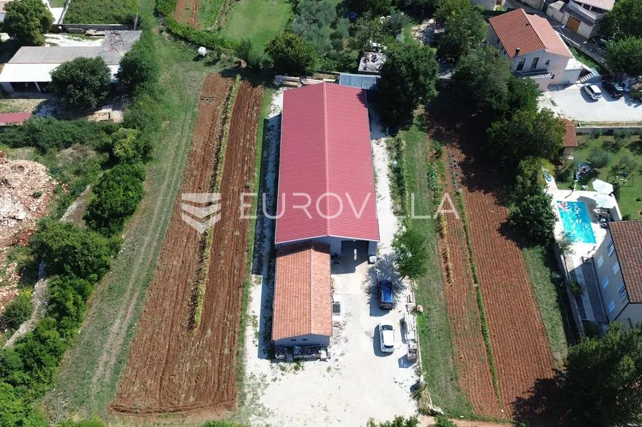 svetvinčenat, čabrunići, rijetkost na tržištu, prostrana hala s dodatne dvije garsonjere - slika 40