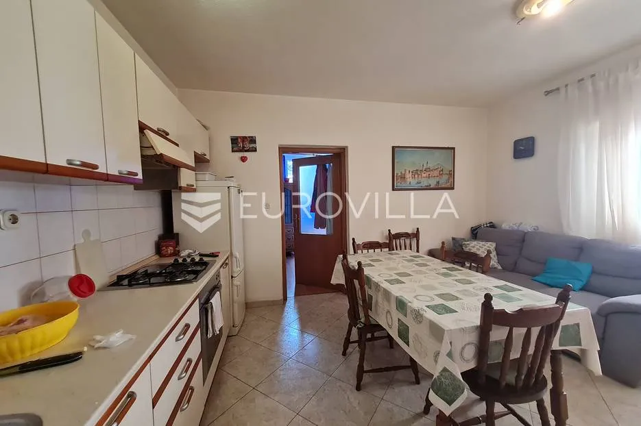 trogir, kamena kuća s vrtom i parkingom, blizu mora - slika 19