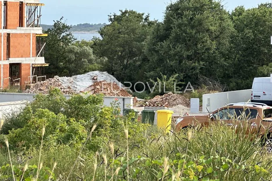 medulin, veliko građevinsko zemljište na odličnoj lokaciji 1600 m2 - slika 3