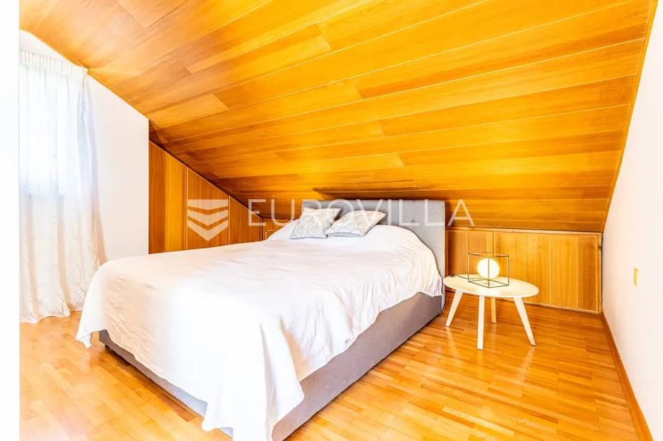 split, bol, moderan penthouse, 4 spavaće sobe - slika 24