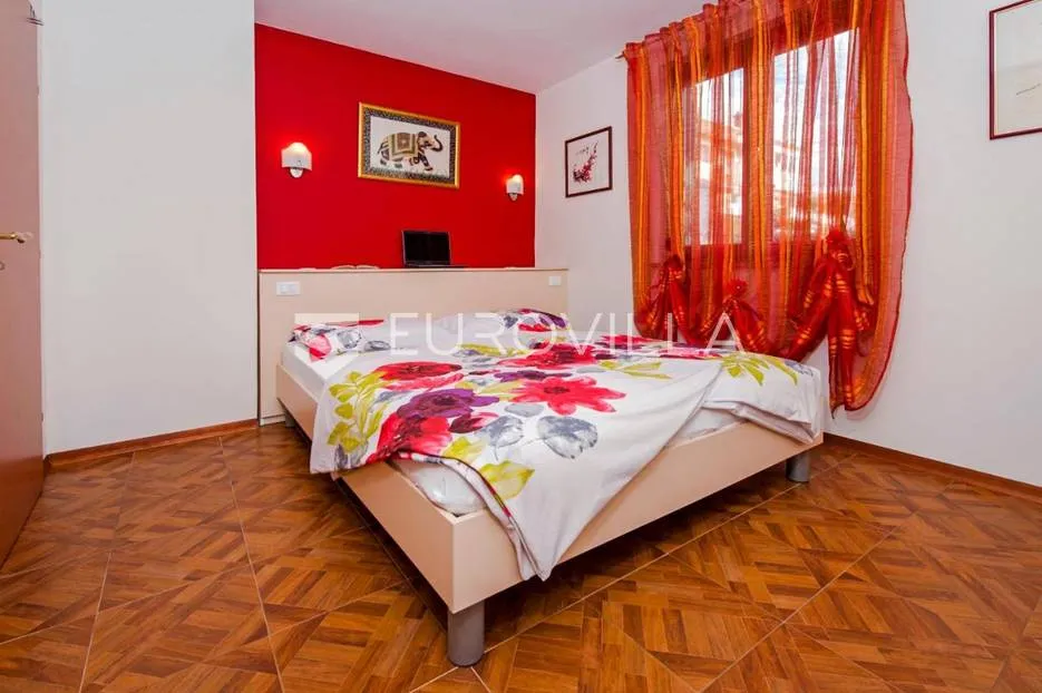 istra, rovinj, kuća 360 m2 s tri stana i zasebnom kućicom, izuzetna lokacija - slika 34