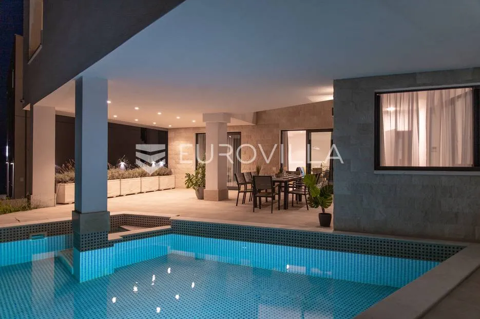 trogir, luksuzna vila s bazenom, nkp 368 m2 - slika 72