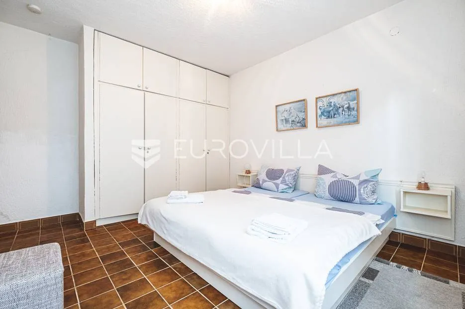 otok krk, grad krk, izvanredna kuća u prvom redu do mora nkp 260 m2 - slika 14