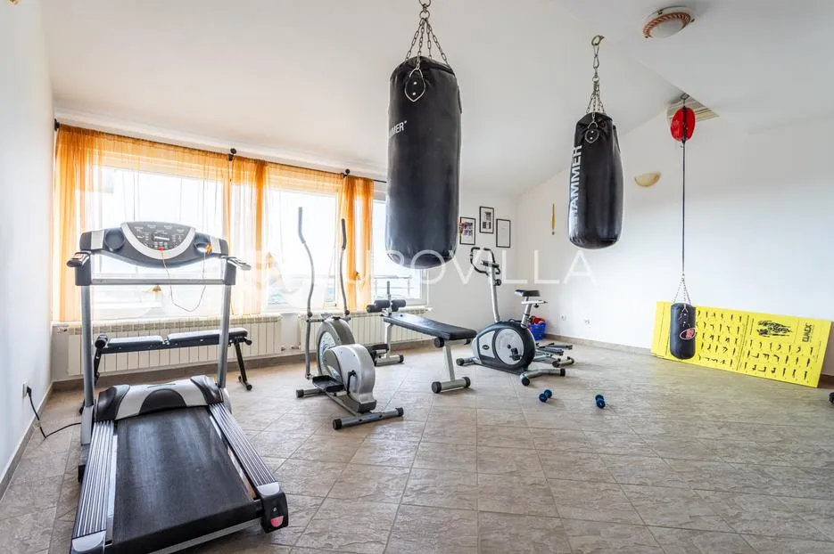 primošten, prekrasna villa sa velikim bazenom - slika 7