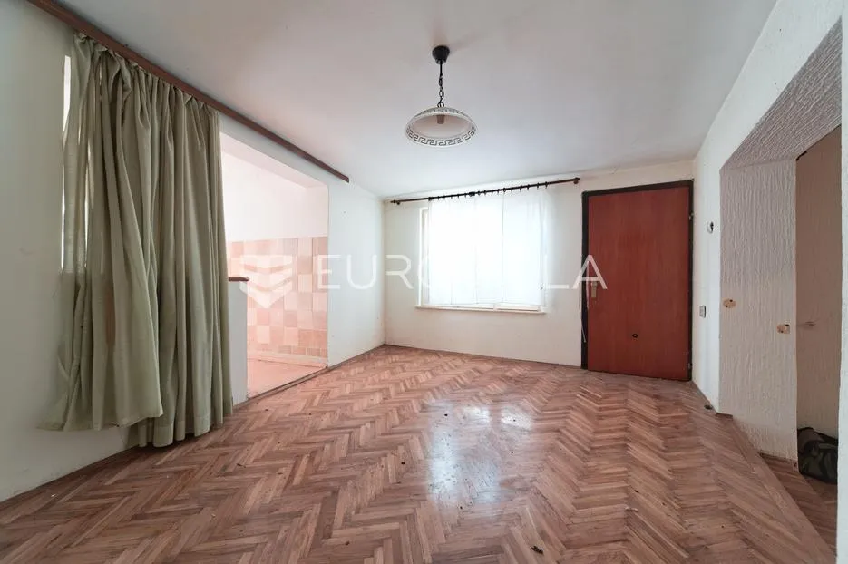 Osijek, Donji grad, kuća s dvorištem za adaptaciju 236 m²