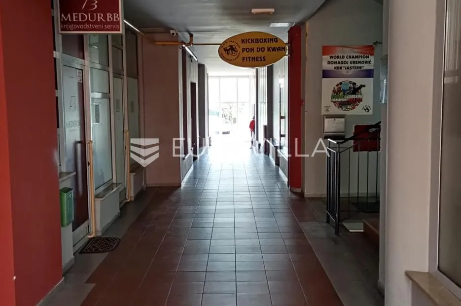 jastrebarsko, centar, poslovni prostor 52 m2 - slika 1