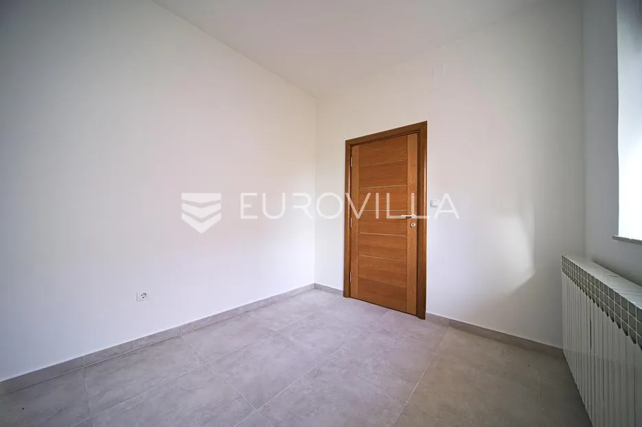 osijek, retfala, prodaja, 3 sobe stan s dvorištem s pogledom na opus arenu - slika 8