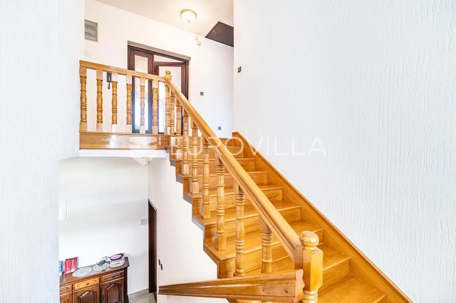 zagreb, lučko, odlična kuća 400 m² na zemljištu od 1740 m² - slika 21