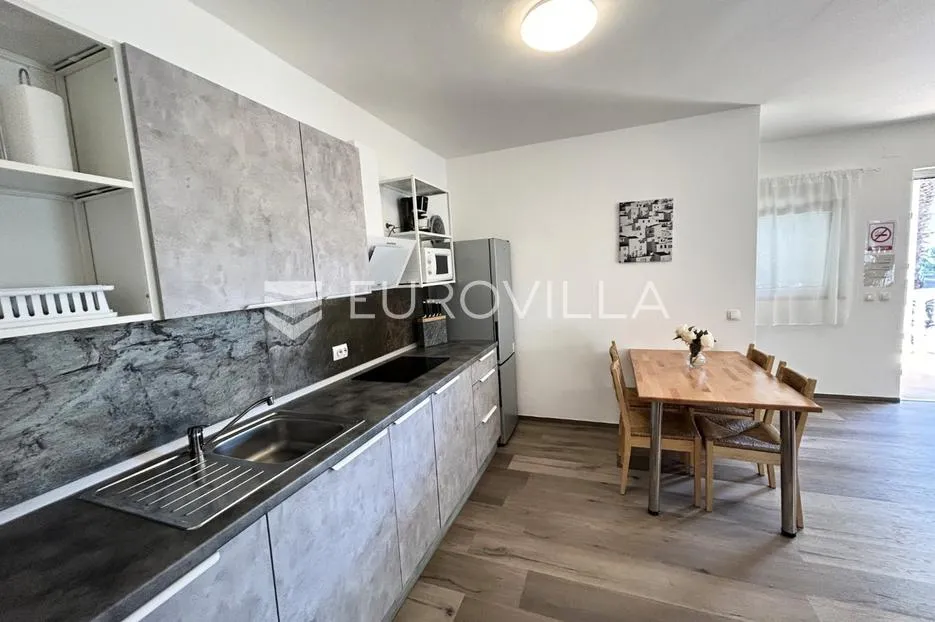 vir, atraktivna apartmanska kuća s 4 stambene jedinice udaljene 150 m od plaže - slika 53