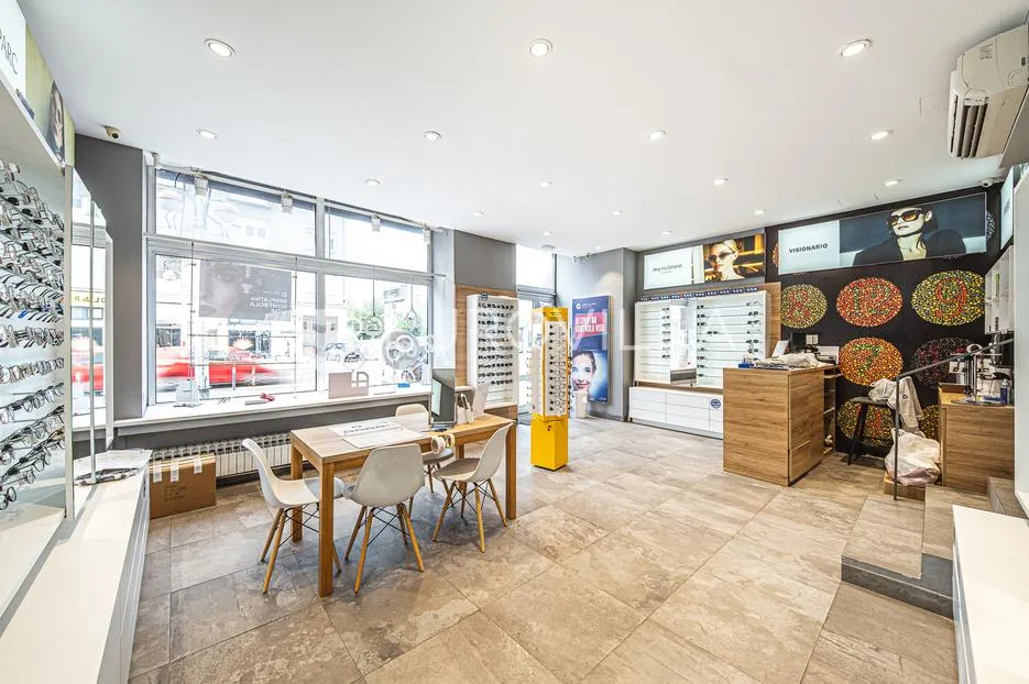 Zagreb, Savska ulica, ulični poslovni prostor lokal 80 m²