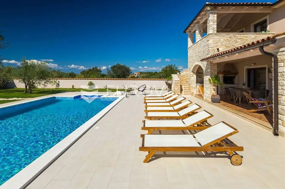 istra, marčana, prekrasna vila 280 m2 s teniskim terenom i grijanim bazenom 50 m2 - slika 40