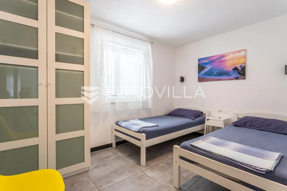 čiovo, slatine, kuća s bazenom na mirnoj lokaciji površine 179 m2 - slika 11