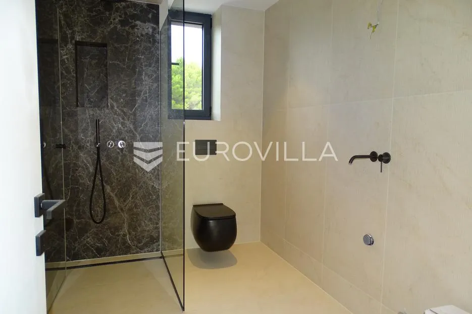 krk, luksuzni penthouse, četverosoban stan 159 m², krovna terasa, 500 m od mora - slika 7