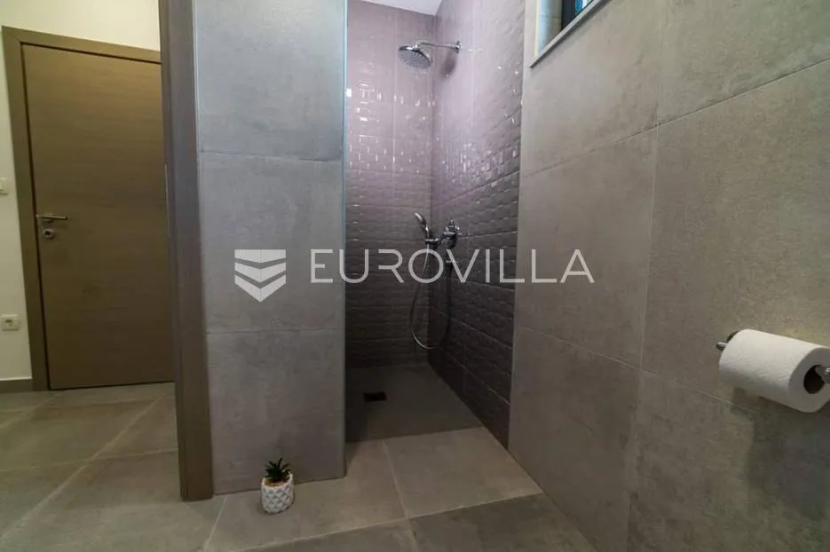 istra, poreč, vila s bazenom i vrtom - slika 27