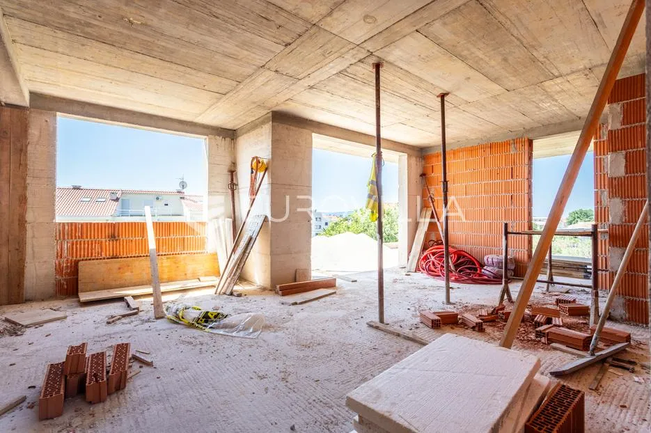 kaštel lukšić, trosoban penthouse s krovnom terasom i dva parkirna mjesta - slika 31