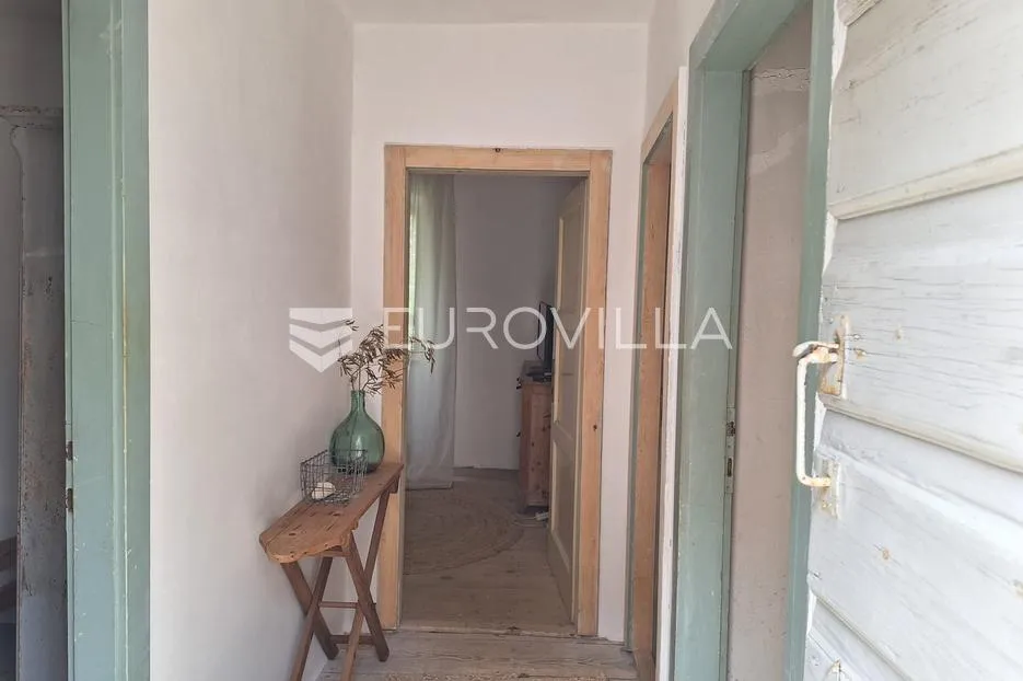vis, marinje zemlje, samostojeća kamena kuća - slika 4