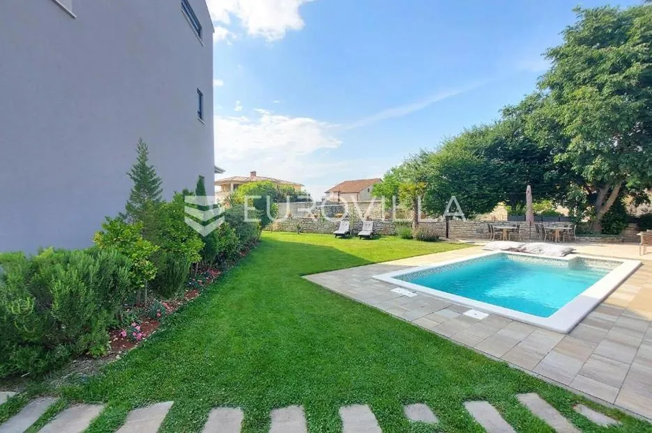 bale, samostojeća kuća s 3 apartmana - slika 7