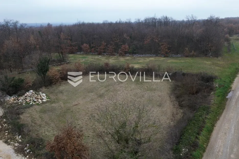 Istra, Svetvinčenat, prostrano građevinsko zemljište s pravomoćnom dozvolom i projektom 1427 m² - Smoljanci, Svetvinčenat