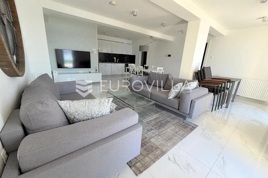 crikvenica, kuća s četiri apartmana, bazenom, uhodan turistički posao s pogledom na more - slika 45