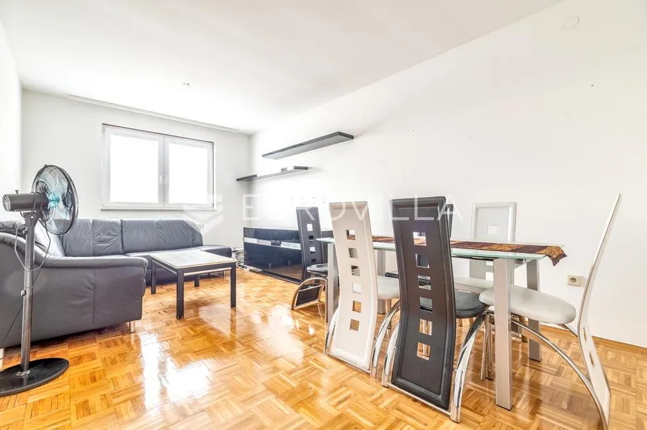 zagreb, sesvete, 2 atraktivne kuće 458 m2 - slika 3