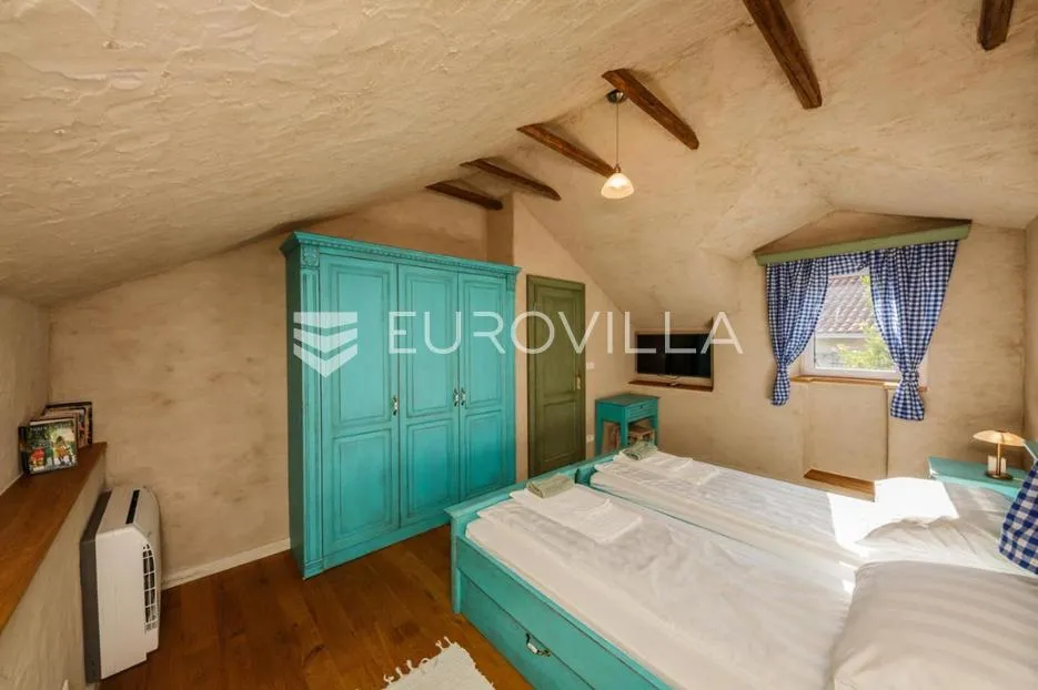kaštel novi, dvoetažni dvosobni stan u centru, neto 71,7 m² - slika 11