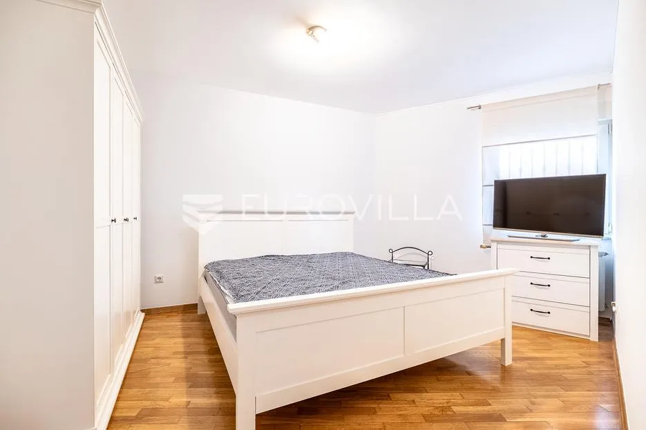 zagreb, maksimir, komforan trosoban stan s parkirnim mjestom 90 m² - slika 5