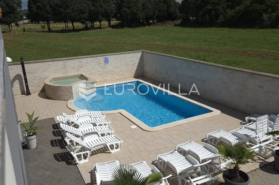 istra, valbandon, samostojeća moderna kuća s tri prostrana stana, bazen, spa, 900 m od mora - slika 5