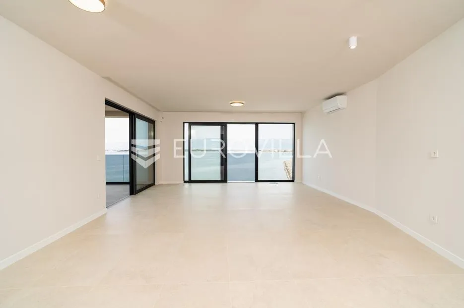 zadar, privlaka, luksuzni dvosoban stan 1. red do mora, 114,01 m² - slika 3