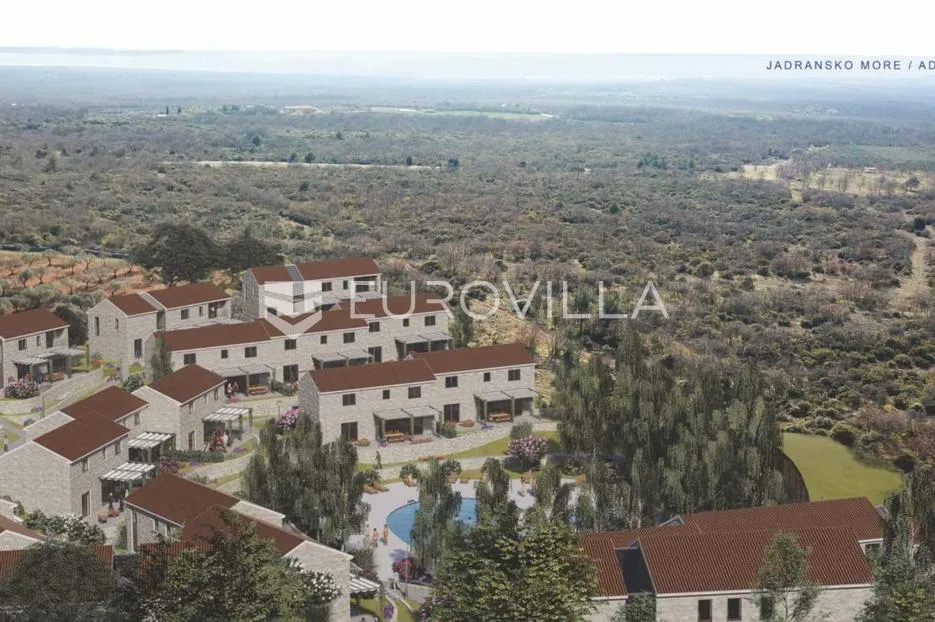 istra, atraktivno zemljište uz prometnicu koja povezuje bale s vodnjanom - slika 6