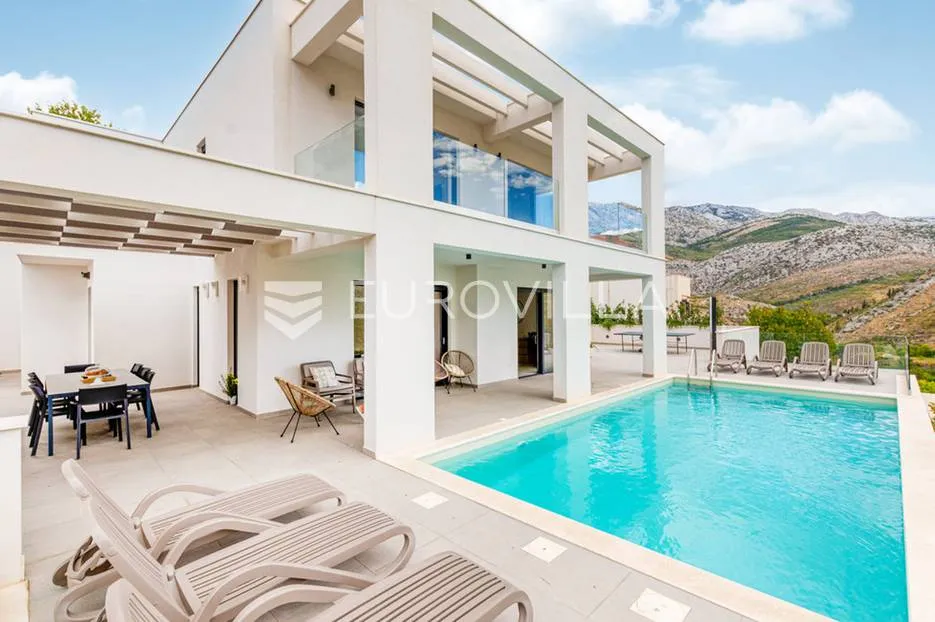 split, žrnovnica, moderna vila s bazenom i panoramskim pogledom smještena na zemljištu od 3740 m² - slika 28