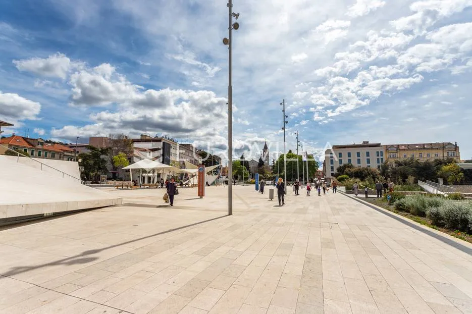 šibenik, jedinstveni četverosobni stan u samom centru - slika 28