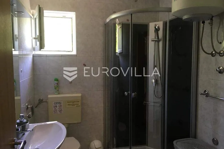 starigrad, tribanj, prostrana kuća s pogledom na more i šest apartmana - slika 15