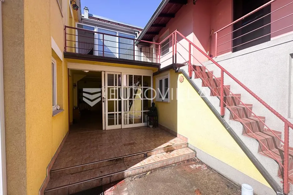 vinkovci, centar, 249.54 m² kuća na 3 etaže pomoćna zgrada te garaža - slika 20