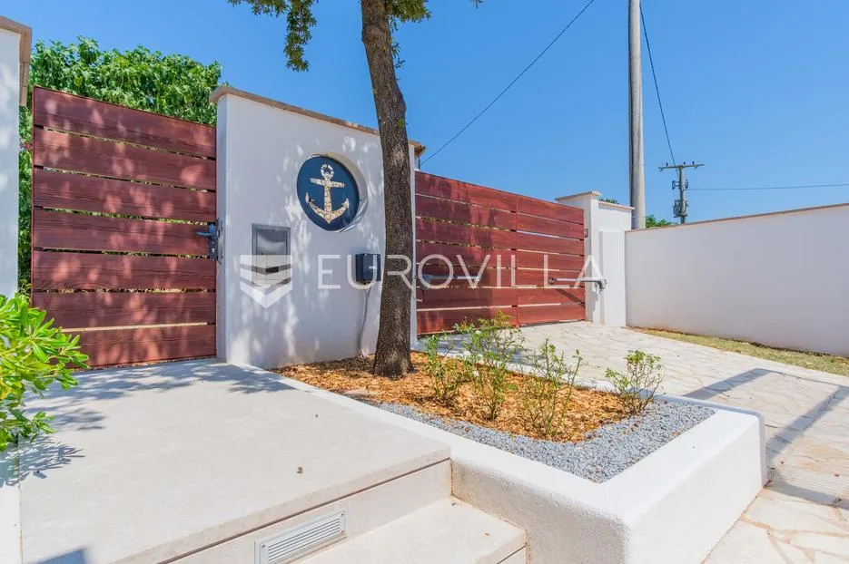 istra, poreč, unikatna dizajnerska vila s dodatnim apartmanom, wellnessom i grijanim bazenom - slika 68