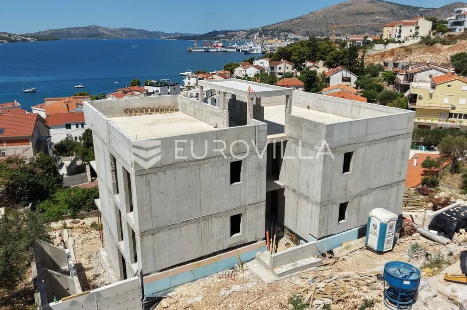 trogir, čiovo, trosoban stan s privatnim bazenom i dva parkirna mjesta - slika 12