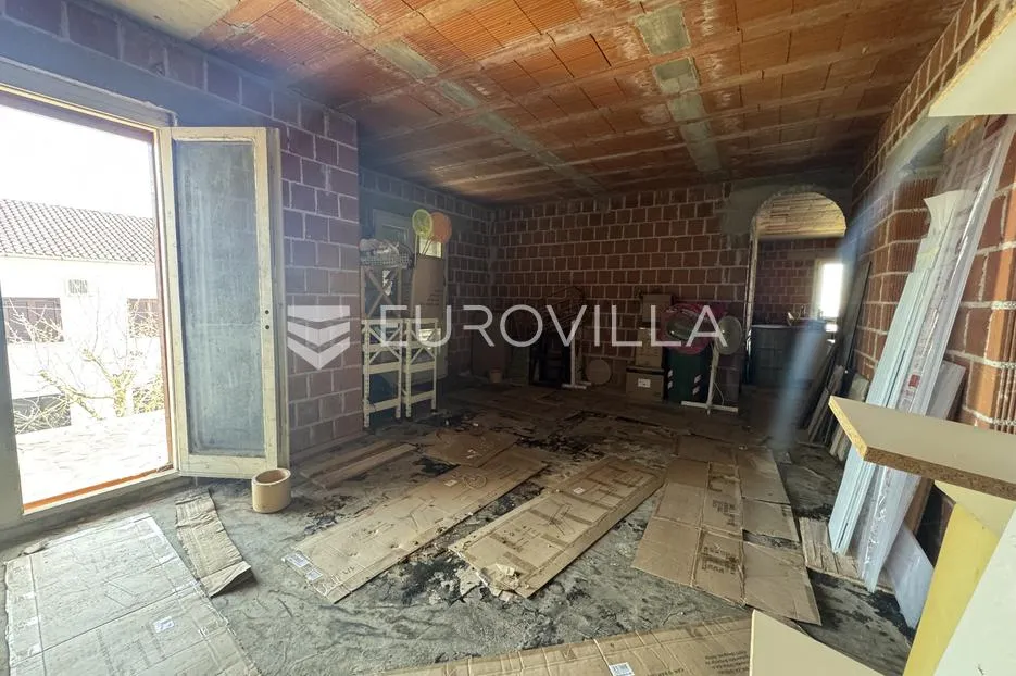 istra, rovinjsko selo, dva stana u roh bau fazi i okućnica 591 m² - slika 6