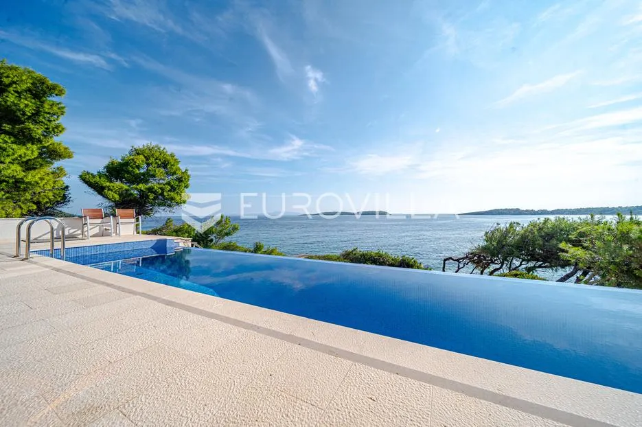 otok korčula, vela luka, villa prvi red uz more - slika 16