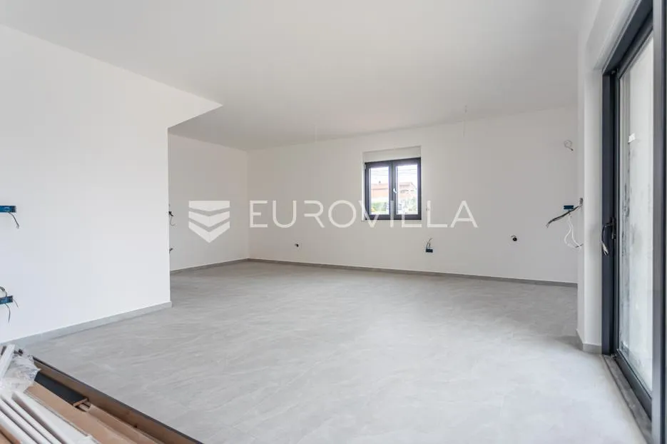 vodice, prostran trosoban stan, 125,82 m² - slika 3