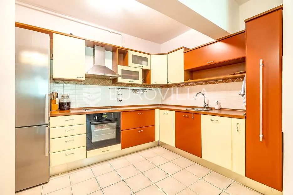 zagreb dubrava dvosoban stan 81 m² s loggiom - slika 5
