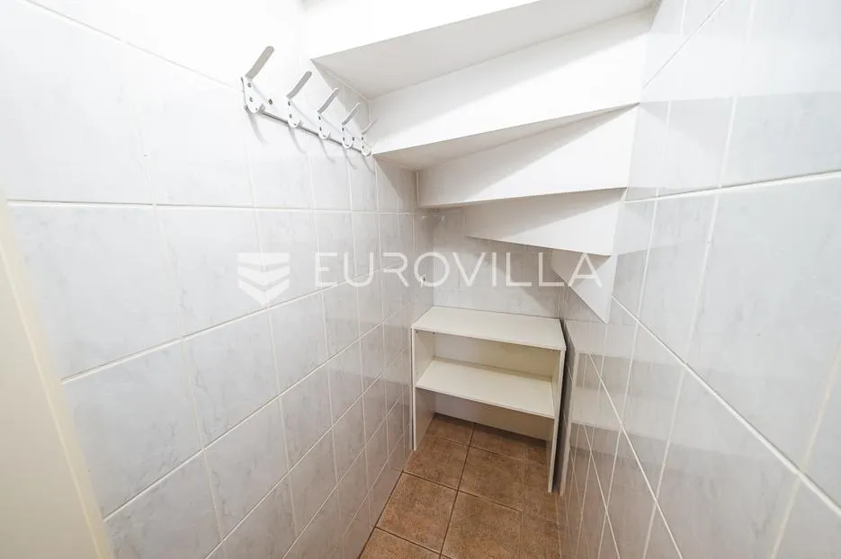 zagreb, trešnjevka, uređen četverosoban stan nkp 122, 35 m2 - slika 17