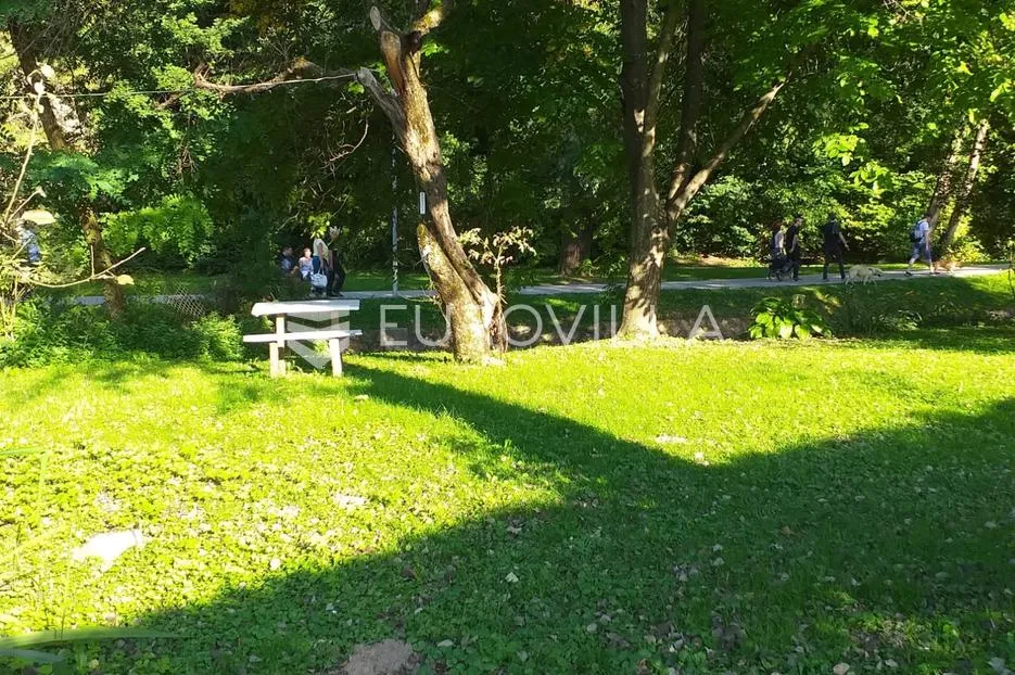 samobor, kuća s velikim zemljištem i gospodarskim objektima na parceli 1578 m² - slika 3